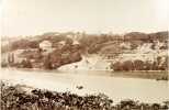 Photographie originale: Vallée de Gotteron avec le ‘grand-pont, suspendu en fil de fer’ et une partie des maisons en dessous et Vue sur la Ville avec ...