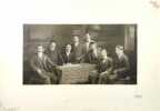 Photographie originale: Préposés aux Poursuites & Faillites 1912. Groupe de 8 hommes autour d’une table.. GRECK, R. de (Lausanne - Photogr.):