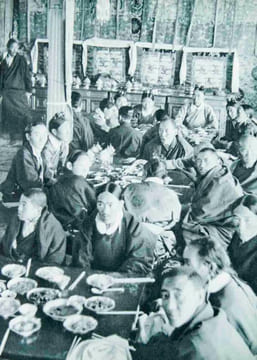 Sept ans d’aventures au Tibet. Traduction de Henri Daussy. ‘Les clefs de l’aventure’.. HARRER, Heinrich: