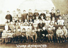 Brandt de Tremeur. Classes d’école, Vilars, 25 février 1919 / 1922. - 2 photographies originales.. BRANDT DE TREMEUR, Alphonse (photographe):