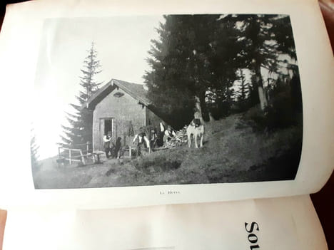 SOUVENIRS DE LA HUTTE , RECITS DE CHASSE. 
. JAQUET , JAMES .
