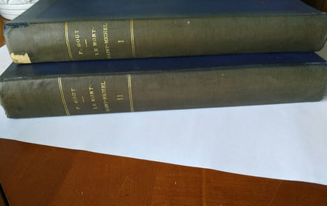 LE MONT SAINT-MICHEL: Histoire de l'Abbaye et de la Ville , étude archéologique et architecturale des Monuments.
Lib. Armand Colin, 1910. . GOUT, ...
