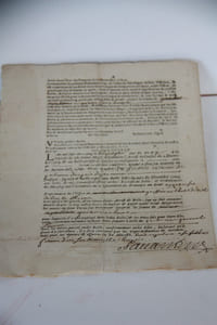 Edit royal d'augmentation des gages des officiers (1704) , accompagné du formulaire de remise au greffier de l'hôtel de ville de Rians signé par l'huissier du Parlement de Provence