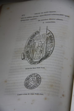 Essai Historique sur l'Abbaye de Saint-Martin d'Autun de l'ordre de Saint-Benoît , publiée à Autun (1849), en deux tomes.. Jacques Gabriel Bulliot ...