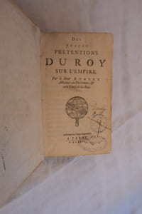 Des justes prétentions du Roy sur l'empire, par le sieur Aubéry, avocat au Parlement et aux conseils du Roy, suivant la copie imprimé à Paris , 1667.