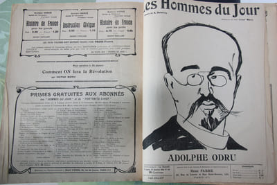 Les Hommes du Jour , Journal d'inspiration anarchiste fondé en janvier 1908 : du n°1 au n°104 , les deux premières années dans la reliure qui était offerte en prime aux nouveaux abonnés.