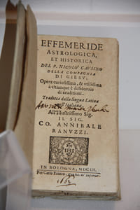 Effemeride astrologica et historica del P. Nicolo Causino della Compagnia di Giesu, opera curiosissima et utilissima à chiunque è desideroso di eruditioni . Tradotta dalla lingua latina nell, Italiana. All'illustrissimo Sig. Il Sig. Co. Annibale Ranuzzi, Bologne 1652

Ephéméride astrologique et historique du P. Niolas Caussin de la compagnie de Jésus, oeuvre très curieuse et très utile à chacun qui recherche l'érudition. Traduit de la langue latine en italien....