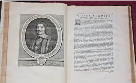 Les Hommes illustres qui ont paru en France pendant ce siècle : avec leurs portraits au naturel par Mr Perrault, deux volumes 1696 - 1700.. Charles ...
