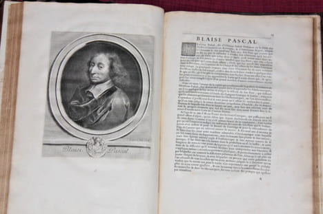 Les Hommes illustres qui ont paru en France pendant ce siècle : avec leurs portraits au naturel par Mr Perrault, deux volumes 1696 - 1700.. Charles ...