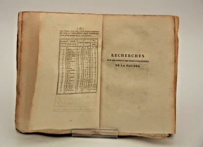 Essai chronologique sur les hivers les plus rigoureux depuis 396 av. J.C jusqu'en 1820 inclusivement suivi de quelques recherches sur les effets les plus singuliers de la foudre depuis 1676 jusqu'en 1821. Le tout précédé par un Précis élémentaire sur l'hiver considéré sous les rapports astronomique et météorologique; avec des notes sur les objets et sur les faits les plus curieux; des tableaux, des tables etc... Par G.[abriel] P.[eignot] - Paris / Dijon - 1821