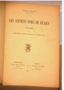 Les Anciens Fors de Béarn . Etudes sur l'histoire du droit béarnais au Moyen-Âge par Pierre Rogé, Privat et Picard éditeurs, Toulouse / Paris 1908