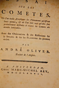 Essai sur les comètes où l'on tache d'expliquer les phénomènes qu'offrent leurs queues & où l'on fait voir qu'elles sont probablement destinées à rendre les comètes des mondes habitables. Avec les observations et les réflexions sur le soleil et sur les planètes du premier ordre
