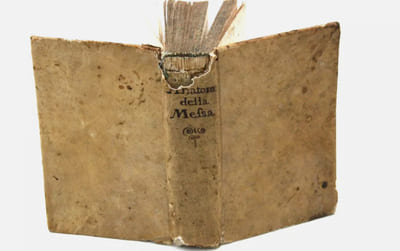Anatomie de la Messe. Où est monstrée par l'Ecriture Saincte et par les tesmoignages de l'Ancienne Eglise, que la Messe est contraire à la Parole de Dieu et éloignée du chemin du salut. Par Pierre Du Moulin, Ministre de la Parole de Dieu en l'Eglise de Sedan et Professeur en Théologie.

Relié à la suite

Deuxième partie de l'Anatomie de la messe contenante la Messe en françois et en latin avec un commentaire où sont aussi descrites les diverses especes de Messe, avec les mystères et ceremonies et origine de chaque piece de la Messe, par Pierre Du Moulin... Avec approbation du conseil des Modérateurs....