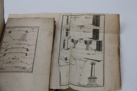 Traité de la construction des chemins , où il est parlé de ceux des Romains et de ceux des Modernes, suivant qu'on les pratique en France; de leurs ...