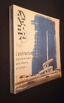 Les années 30. L'architecture et les arts de l'espace entre industrie et nostalgie. Catalogue de l'exposition organisée pour le compte de la Caisse ...