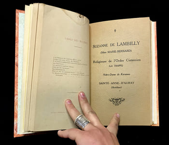 Ensemble de 7 brochures en 1 volume : Le Capitaine Hénon / Suzanne de Lambilly. Sainte-Anne-d'Auray / Un procureur de la Baronnie de Vitré / Vie et mort du Père de Boissieu / Jean Corentin Carré / Madame Gaston Bouguereau-Botrel / L'abbé Eugène Fleury