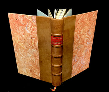 Ensemble de 7 brochures en 1 volume : Le Capitaine Hénon / Suzanne de Lambilly. Sainte-Anne-d'Auray / Un procureur de la Baronnie de Vitré / Vie et mort du Père de Boissieu / Jean Corentin Carré / Madame Gaston Bouguereau-Botrel / L'abbé Eugène Fleury