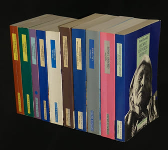 "10 volumes de la collection ""Nuage Rouge"" aux éditions du Rocher"