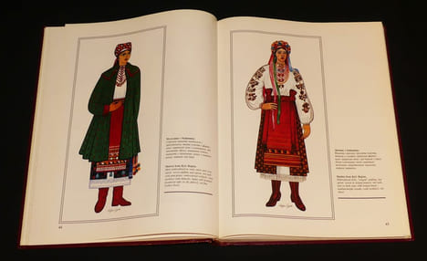 Ukrainian Folk Costume (bilingue). Collectif