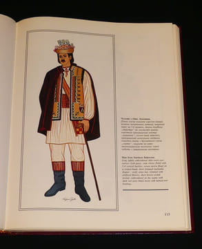 Ukrainian Folk Costume (bilingue). Collectif