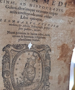 Institutionum medicinae, ad hippocratis, Galeni, aliorumque veterum scripta recte intelligenda mire utiles Libri quinque.. FUCHSIO Leonharto