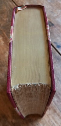 Trésor de la poésie universelle.