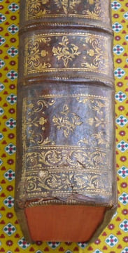 Coutumes Générales et Locales du Pays et Duché de Bourbonnois avec le commentaire, dans lequel ces coutumes sont expliquées.. AUROUX DES POMMIERS ...