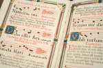 Antiphonae, Capitula, Hymni, & Orationes Ad Vesperas in Solemnitatibus. Rare spécimen d’antiphonaire manuscrit enluminé  conservé dans sa reliure de ...