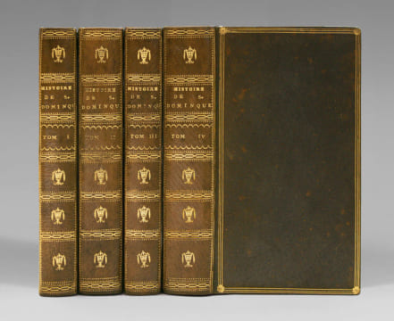 Histoire de l’Isle Espagnole ou de S. Domingue. Première édition in-12 de l’Histoire de Saint-Domingue de Charlevoix illustrée de 18 cartes et 6 ...