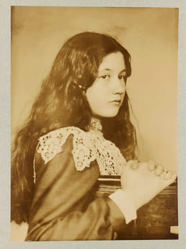 Photographies. Portraits de Denise. Photographies originales prises par Zola représentant sa fille. ZOLA