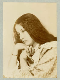 Photographies. Portraits de Denise. Photographies originales prises par Zola représentant sa fille