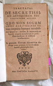 Tractatus de Secretissimo antiquorum philosophorum arcano. Quo non solum omnes aegritudines totius corporis humani mirabiliter sanantur : verum & immunda ac leprosa corpora metallorum in persectum lunificum & solisicum transmutantur… SUIVI DE : Tractatus II. Delapide philosophico Joannis Lasniori… SUIVI DE : Tractulus III.Chemicus nobilis Joannis Trithemii…