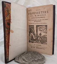 Les Prophéties de Michel de Nostradamus. Dont il y en a trois cens qui n’ont jamais esté imprimées…