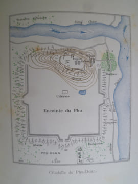 En Colonne, Souvenirs d'Extrême-Orient . HUGUET (L.)