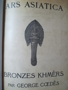 Bronzes Khmers - Etude basée sur les documents recueillis par M. P. Lefèvre-Pontalis dans les collections publiques et privées de Bangkok et sur les pièces conservées au Palais Royal de Phnom Penh, au Musée du Cambodge et au Musée de l'Ecole Française d'Extrême-Orient.