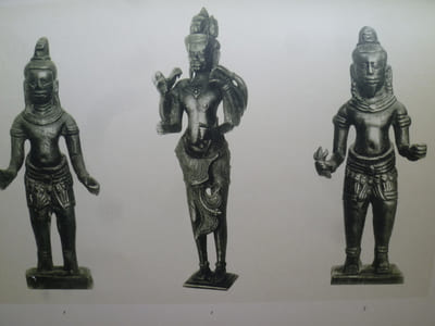 Bronzes Khmers - Etude basée sur les documents recueillis par M. P. Lefèvre-Pontalis dans les collections publiques et privées de Bangkok et sur les pièces conservées au Palais Royal de Phnom Penh, au Musée du Cambodge et au Musée de l'Ecole Française d'Extrême-Orient.