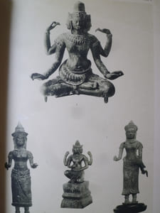 Bronzes Khmers - Etude basée sur les documents recueillis par M. P. Lefèvre-Pontalis dans les collections publiques et privées de Bangkok et sur les pièces conservées au Palais Royal de Phnom Penh, au Musée du Cambodge et au Musée de l'Ecole Française d'Extrême-Orient.