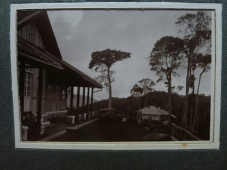 Album Photographique d'un voyage en Malaisie. [ETATS MALAIS] [PHOTOGRAPHIES]