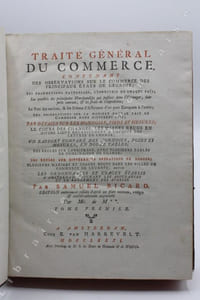 Traité général du commerce. Contenant des observations sur le Commerce des principaux Etats de l'Europe ; Les productions naturelles, l'industrie de chaque païs ; Les qualités des principales Marchandises qui passent dans l'Etranger, leur prix courant, et les frais de l'expédition ; Le Fret des navires, et les Primes d'Assurance d'un port Européen à l'autre ; Des observations sur la manière dont se fait le Commerce dans différens païs ; Des détails sur les Monnoies, Poids et Mesures ; [...] Des règles; des règles sur différentes opérations de négoce; [...]  Enfin Les ordonnances et les usages établits à Amsterdam touchant les Assurances et le règlement des avaries. Edition entièrement refaite d'après un plan nouveau et considérablement augmenté par Mr. de M**. [Marien]. 