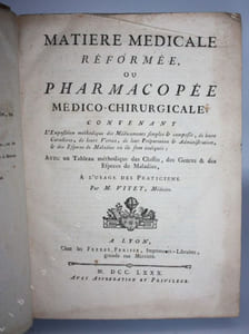 [Pharmacopée de Lyon]. Matière médicale réformée, ou pharmacopée médico-chirurgicale, contenant l'exposition méthodique des médicaments simples & composés, de leurs caractères, de leurs vertus, de leur préparation & administration, & des espèces de maladies où ils sont indiqués ; avec un tableau méthodique des classes, des genres & des espèces de maladies, à l'usage des praticiens.