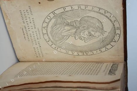 Les commentaires de Jules César, Des guerres de la Gaule, plus ceux des guerres civiles contre la part pompéienne. Le tout de la version de Blaise de ...