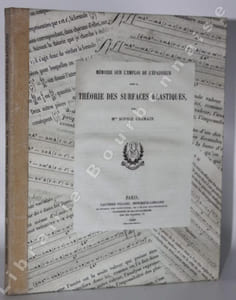 Mémoire sur l'emploi de l'épaisseur dans la théorie des surfaces élastiques.