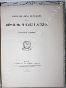 Mémoire sur l'emploi de l'épaisseur dans la théorie des surfaces élastiques.