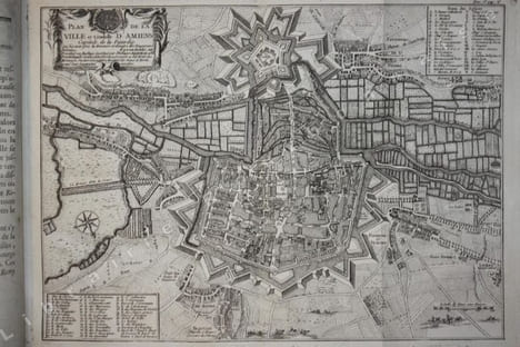 Histoire de la ville d'Amiens, depuis son origine jusqu'à présent. Ouvrage enrichi de cartes, de plans et de différentes gravures.. DAIRE (Père ...