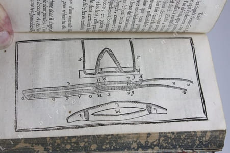 Traité des maladies des os, dans lequel on a représenté les appareils & les machines qui conviennent à leur guérison. Nouvelle édition revue & augmentée d'un discours historique et critique sur cet ouvrage. Par M.Louis.