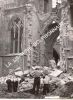 Vue du portail latérale de la cathédrale Saint-Etienne de Nevers après le bombardement du 16 juillet 1944. . [NEVERS] - AGENCE TRAMPUS.