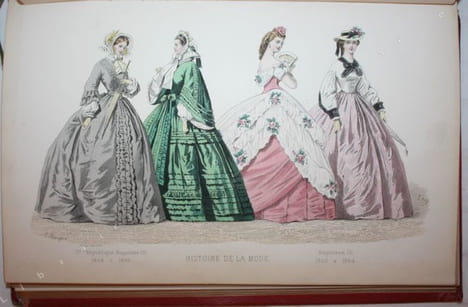 Histoire de la mode en France. La toilette des Femmes depuis l'époque gallo-romaine jusqu'à nos jours. . CHALLAMEL (Augustin).