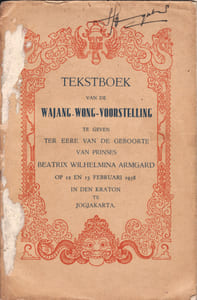 Tekstboek van de Wajang-Wong-Voorstelling te geven ter eere van de geboorte van Prinses Beatrix Wilhelmina Armgard op 12 en 13 Februari 1938 in den Kraton te Jogjakarta : I. Srikandi megoeroe manah / II. Soembadra laroeng (Srikandi wordt Onderricht in het Pijl en Boogschieten / Soembadra in Verwikkelingen)