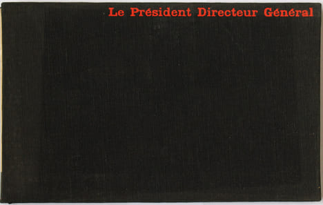 Le Président Directeur Général lit Paris Match. François, André
