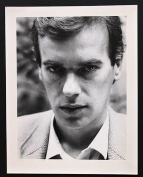 Portrait photographique inédit de Martin Amis par Bruno de Monès (tirage vintage signé). [Amis, Martin (né en 1949)] - Monès, Bruno de (né en 1952)